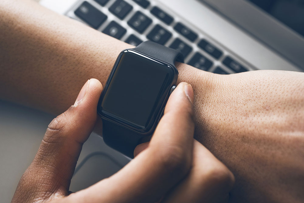15 Hidden Apple Watch Hacks Users Don’t Know About